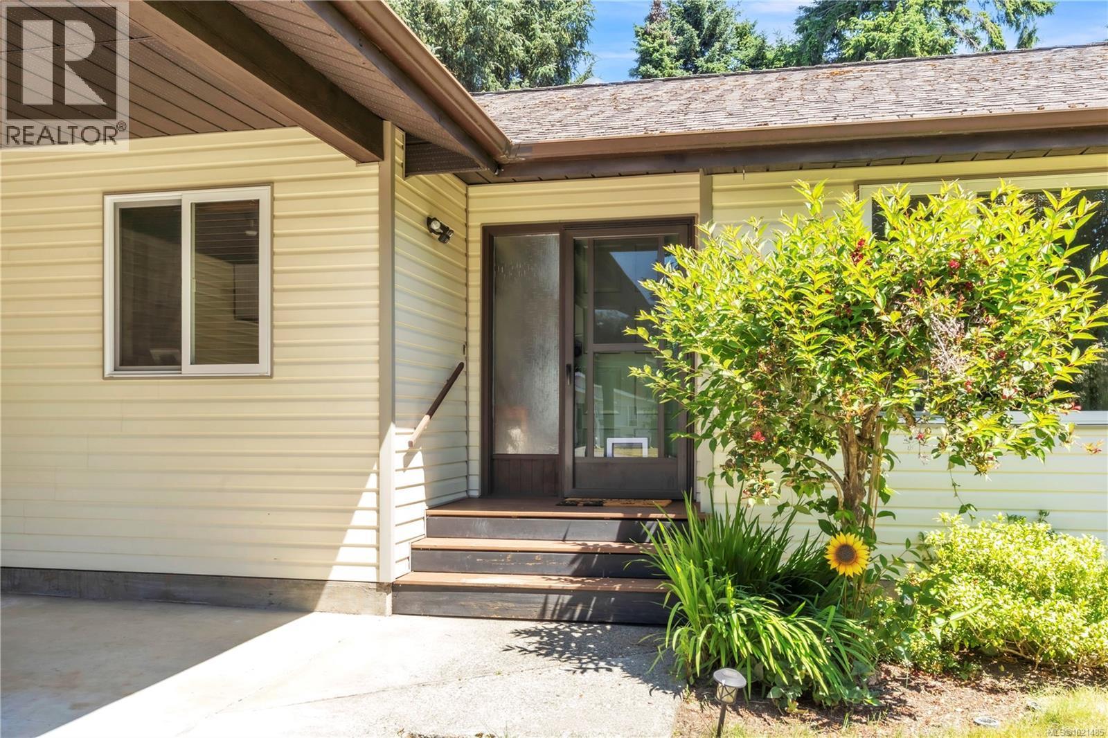 1985 Saunders Rd, Sooke, BC - Outdoor