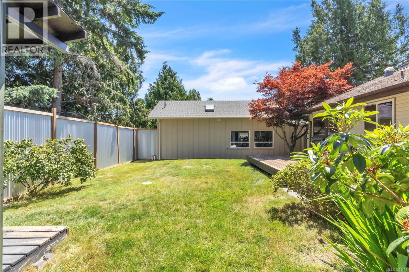 1985 Saunders Rd, Sooke, BC - Outdoor