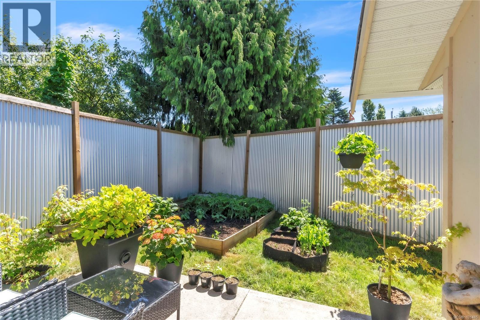 Back Yard Guest House - 1985 Saunders Rd, Sooke, BC - Outdoor