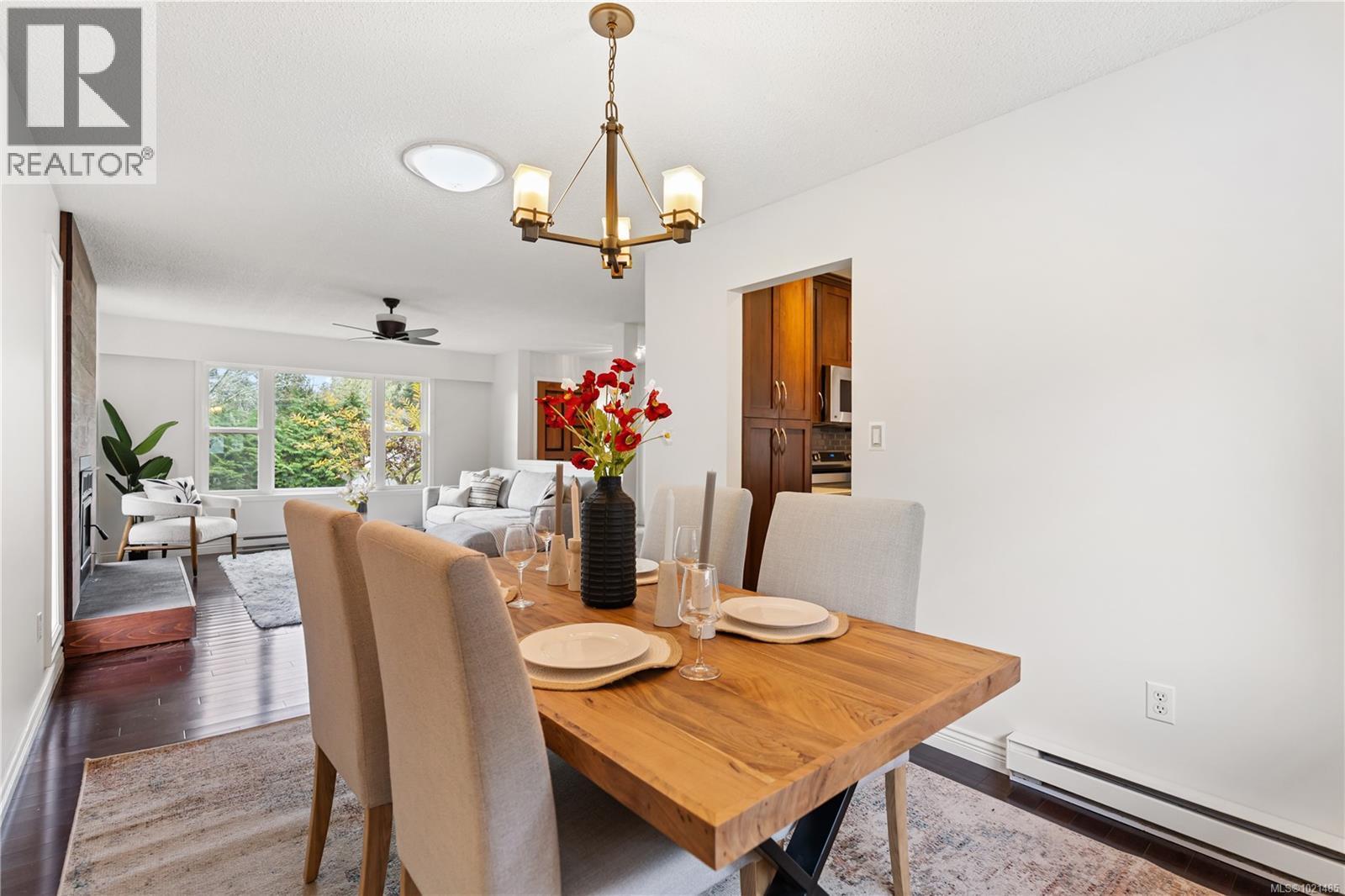 1985 Saunders Rd, Sooke, BC - Indoor Photo Showing Dining Room