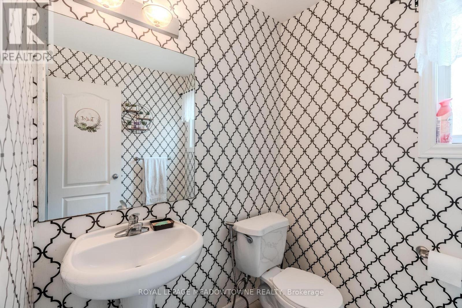 893 Bitterbush Crescent, London North, ON - Indoor Photo Showing Bathroom
