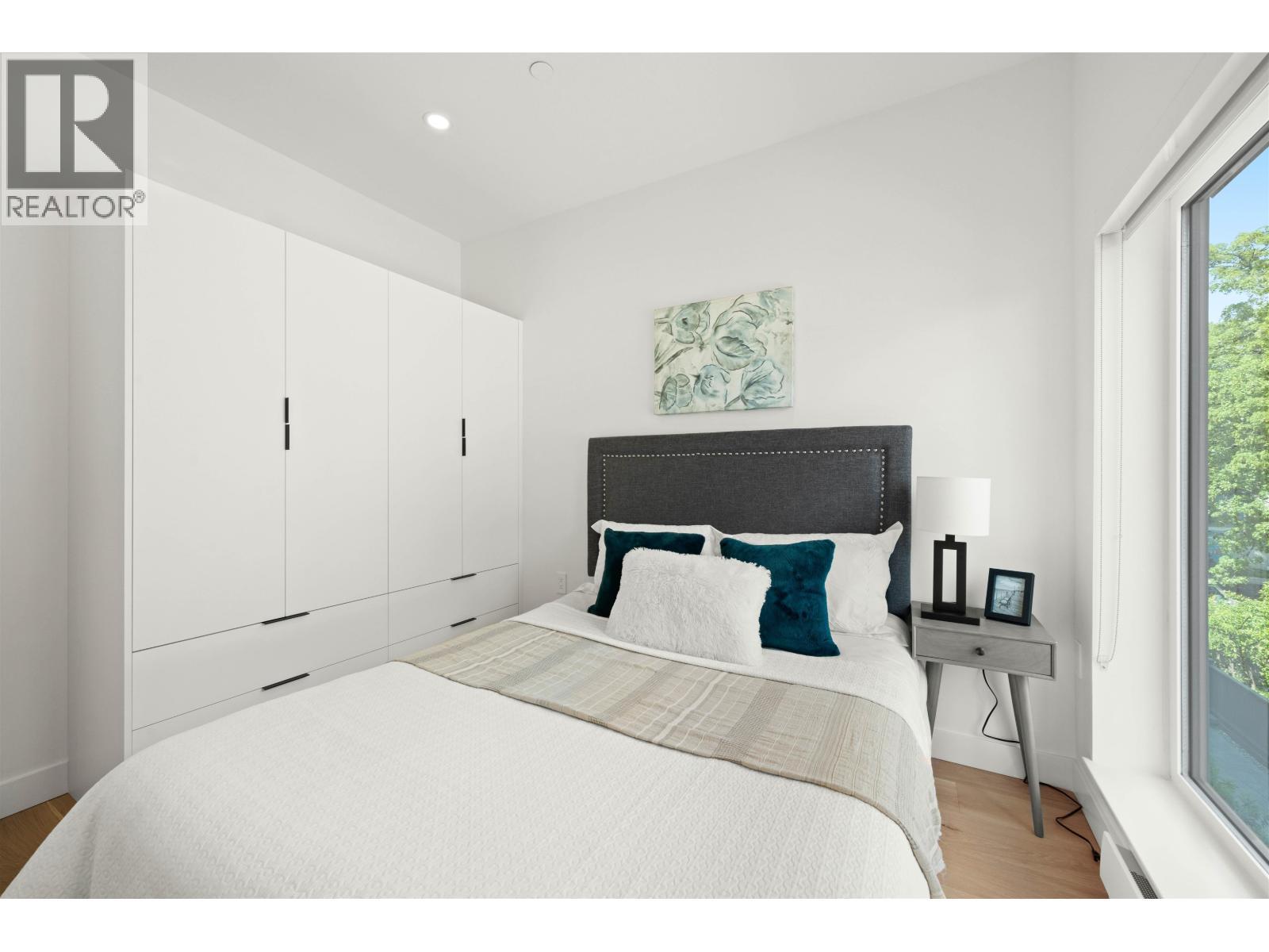 2412 Victoria Drive, Vancouver, BC - Indoor Photo Showing Bedroom