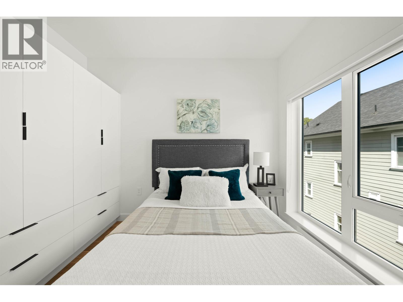 2412 Victoria Drive, Vancouver, BC - Indoor Photo Showing Bedroom