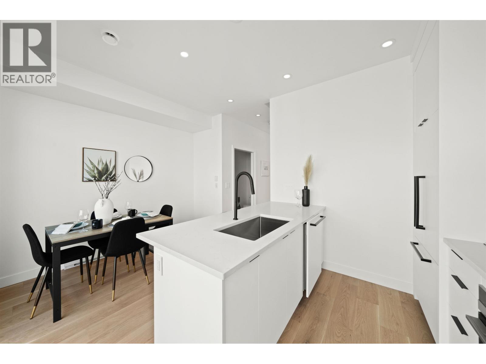 2412 Victoria Drive, Vancouver, BC - Indoor Photo Showing Kitchen