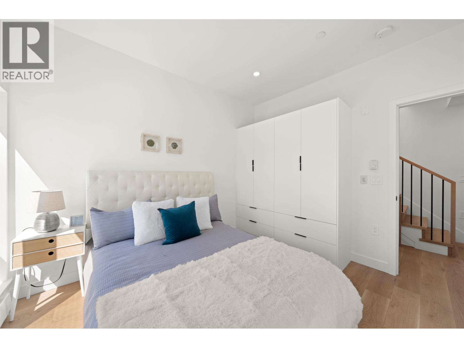 2412 Victoria Drive, Vancouver, BC - Indoor Photo Showing Bedroom