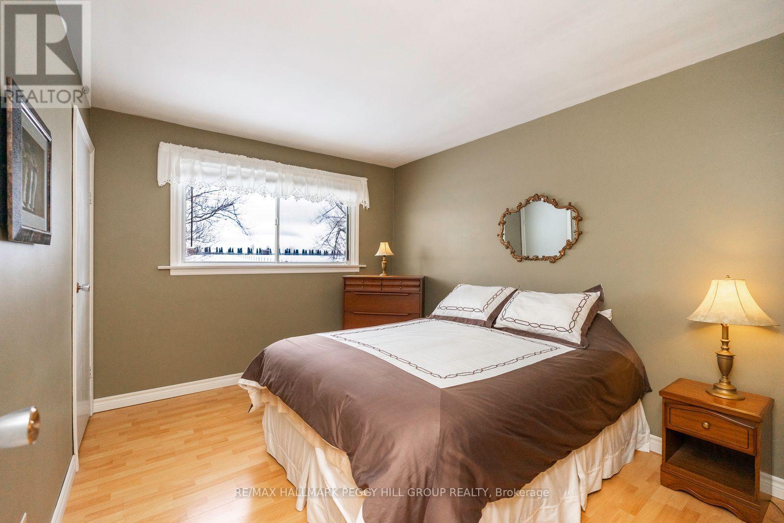 1572 4 Line N, Oro-Medonte, ON - Indoor Photo Showing Bedroom