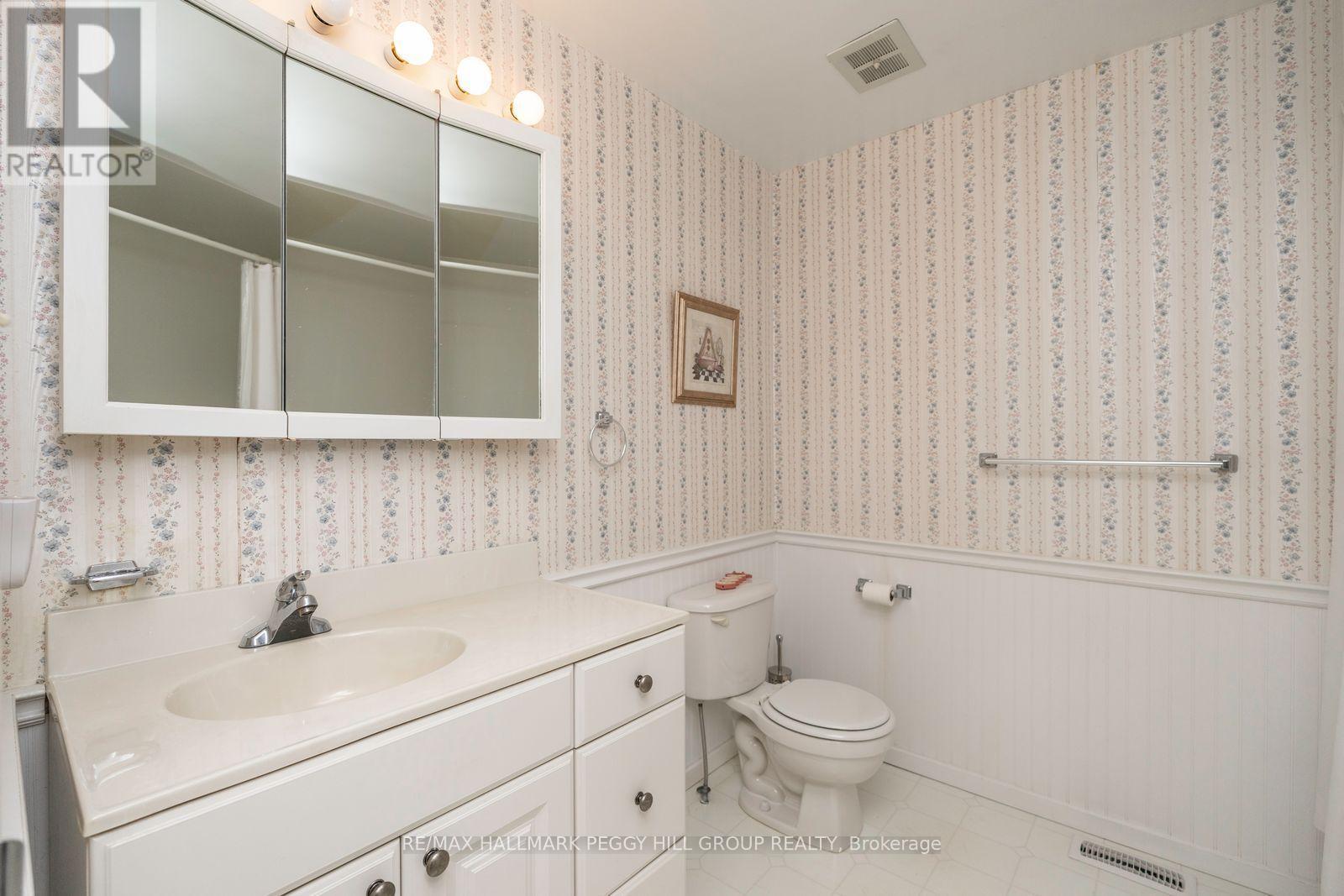 1572 4 Line N, Oro-Medonte, ON - Indoor Photo Showing Bathroom