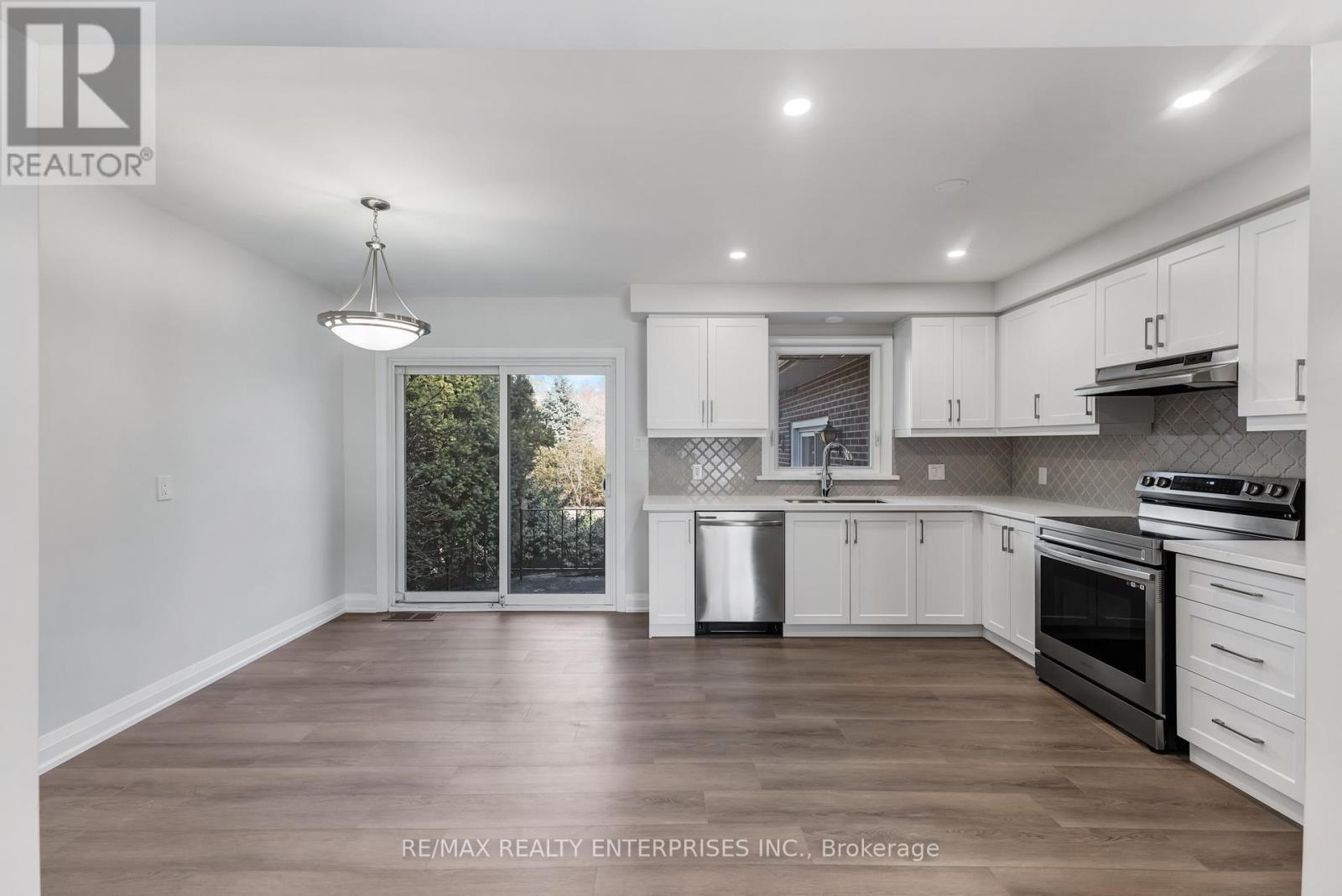 1503 Lochlin Trail, Mississauga, ON - Indoor Photo Showing Kitchen