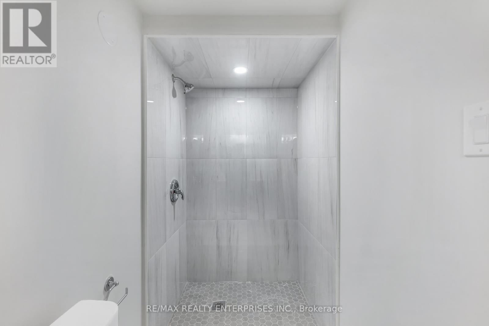 1503 Lochlin Trail, Mississauga, ON - Indoor Photo Showing Bathroom
