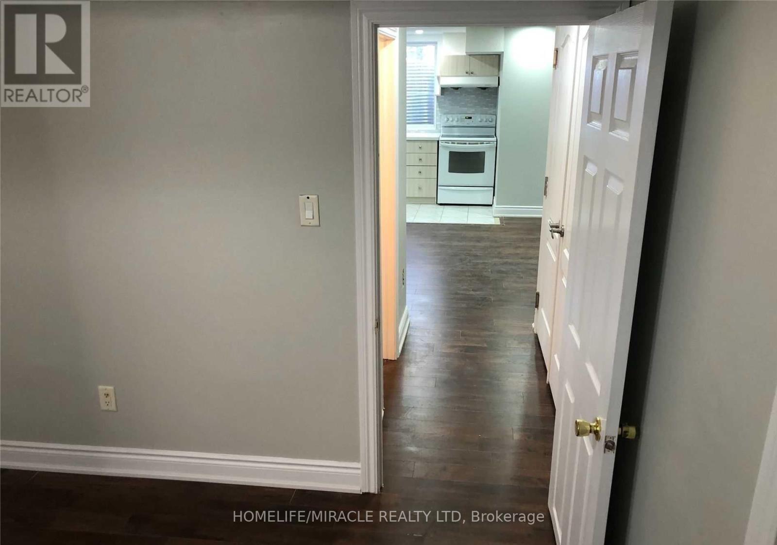 16 Janda Court, Toronto, ON - Indoor Photo Showing Other Room