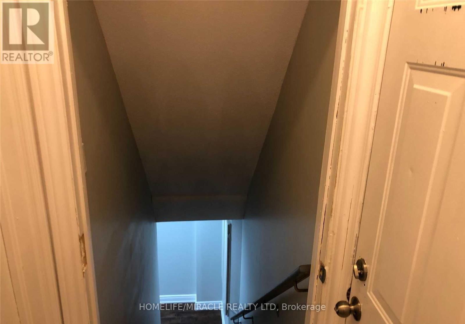 16 Janda Court, Toronto, ON - Indoor Photo Showing Other Room