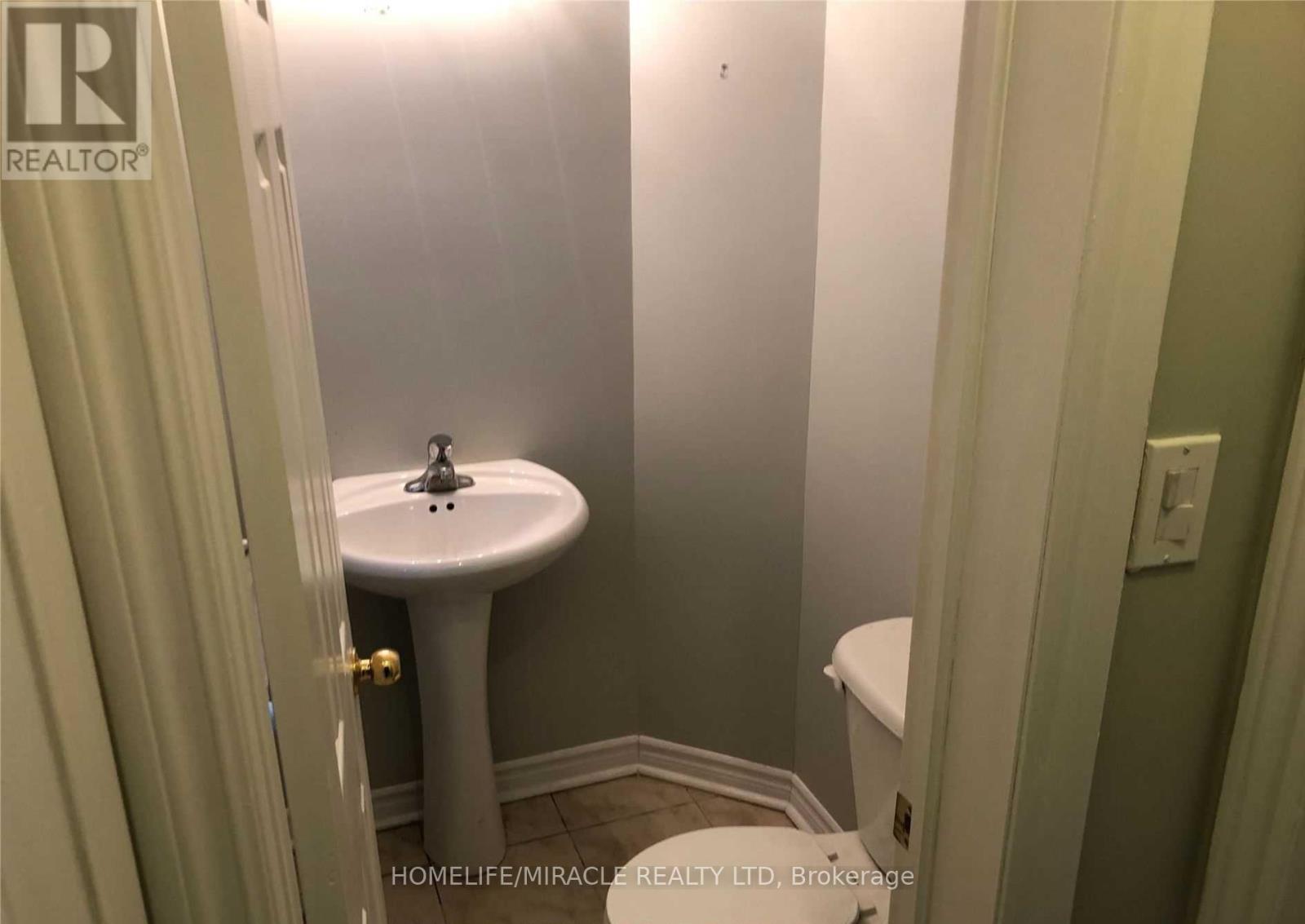 16 Janda Court, Toronto, ON - Indoor Photo Showing Bathroom