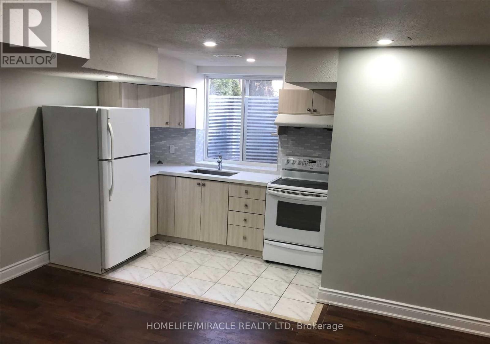 16 Janda Court, Toronto, ON - Indoor Photo Showing Kitchen