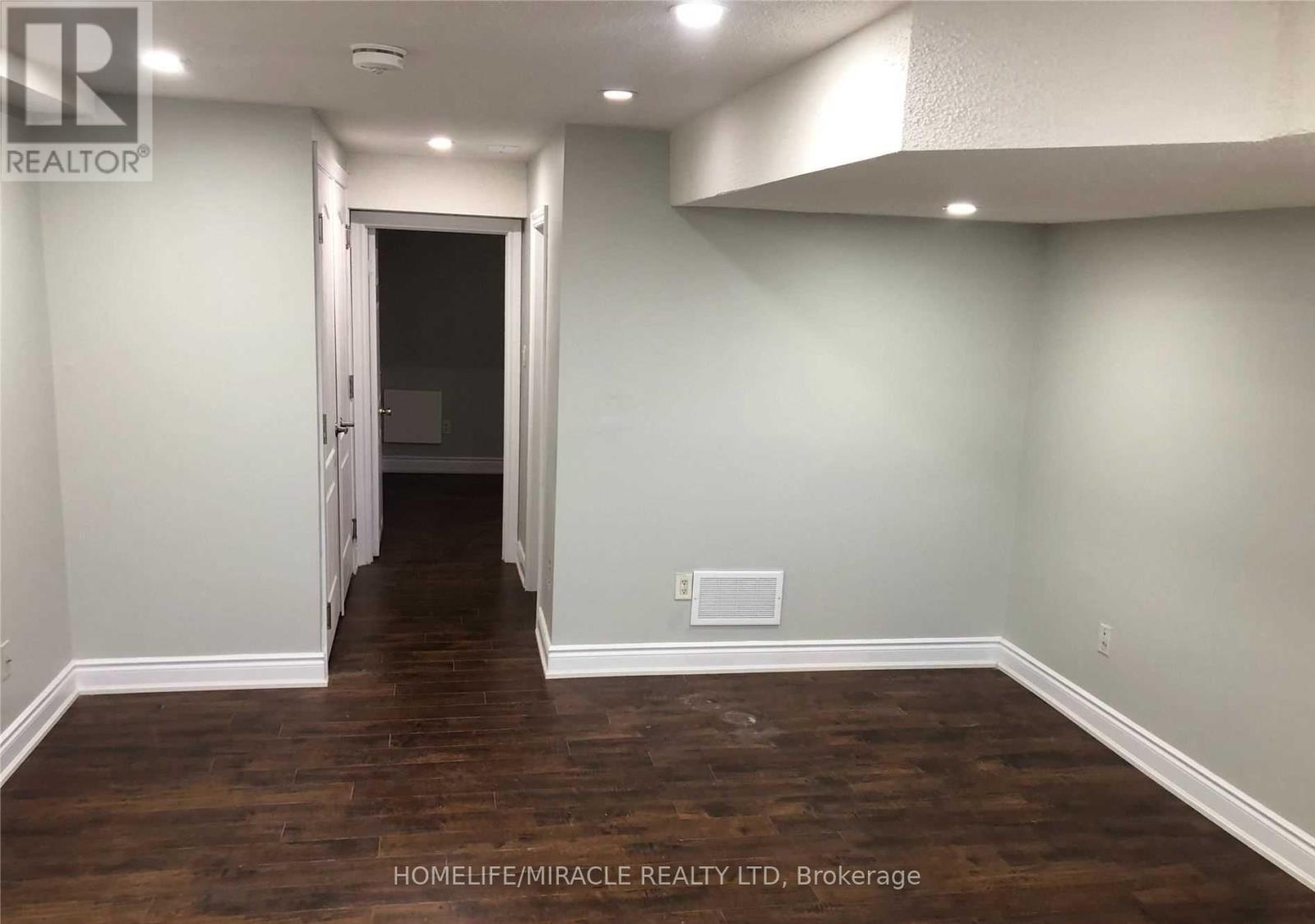 16 Janda Court, Toronto, ON - Indoor Photo Showing Other Room