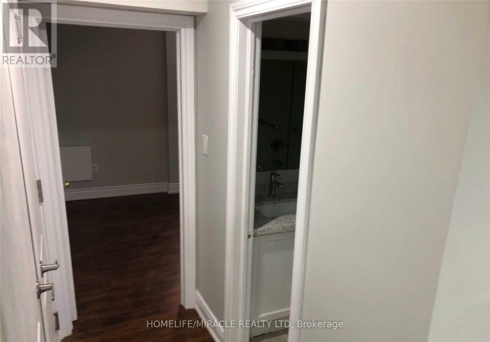 16 Janda Court, Toronto, ON - Indoor Photo Showing Other Room