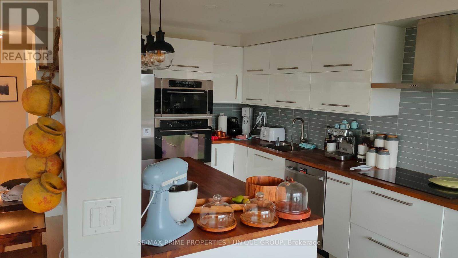 610 - 1 Palace Pier Court, Toronto, ON - Indoor Photo Showing Kitchen