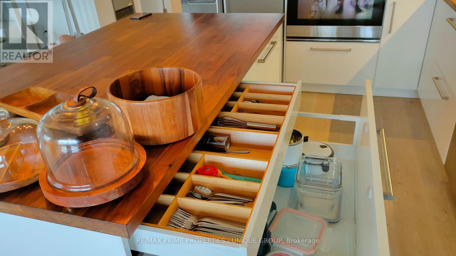 610 - 1 Palace Pier Court, Toronto, ON - Indoor