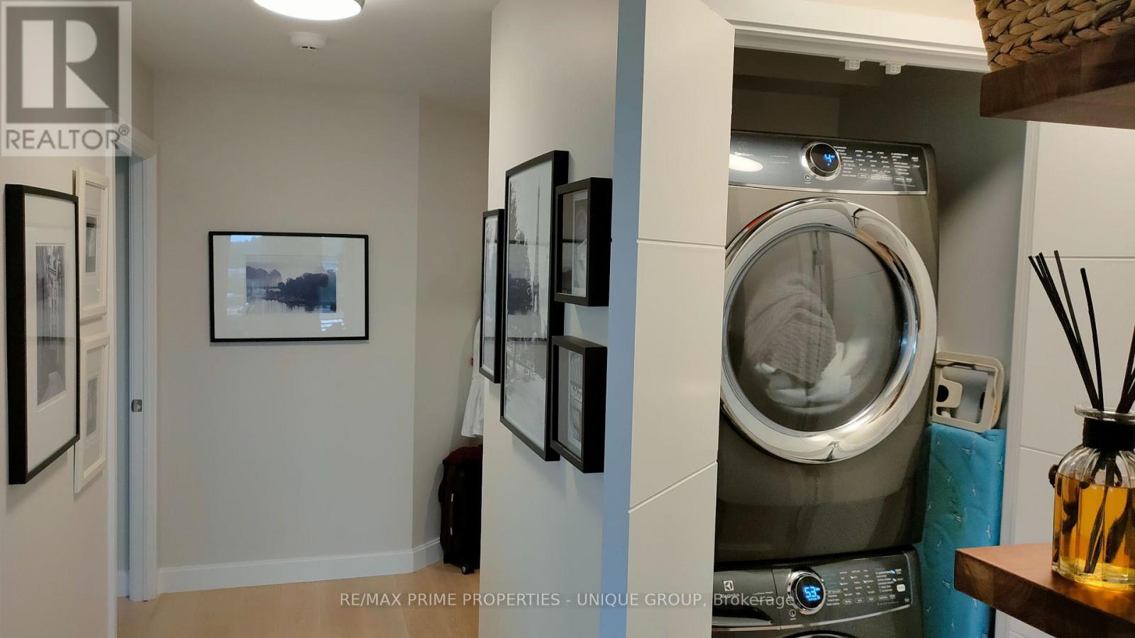 610 - 1 Palace Pier Court, Toronto, ON - Indoor Photo Showing Laundry Room