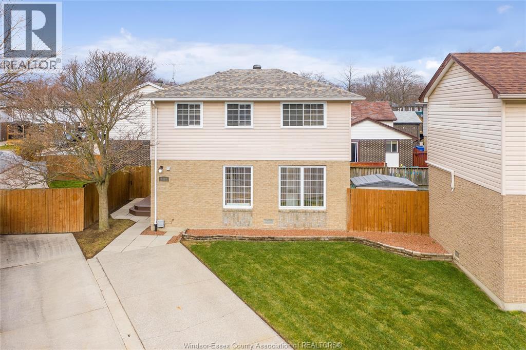 9318 Bayswater Court, Windsor, ON - Outdoor With Exterior