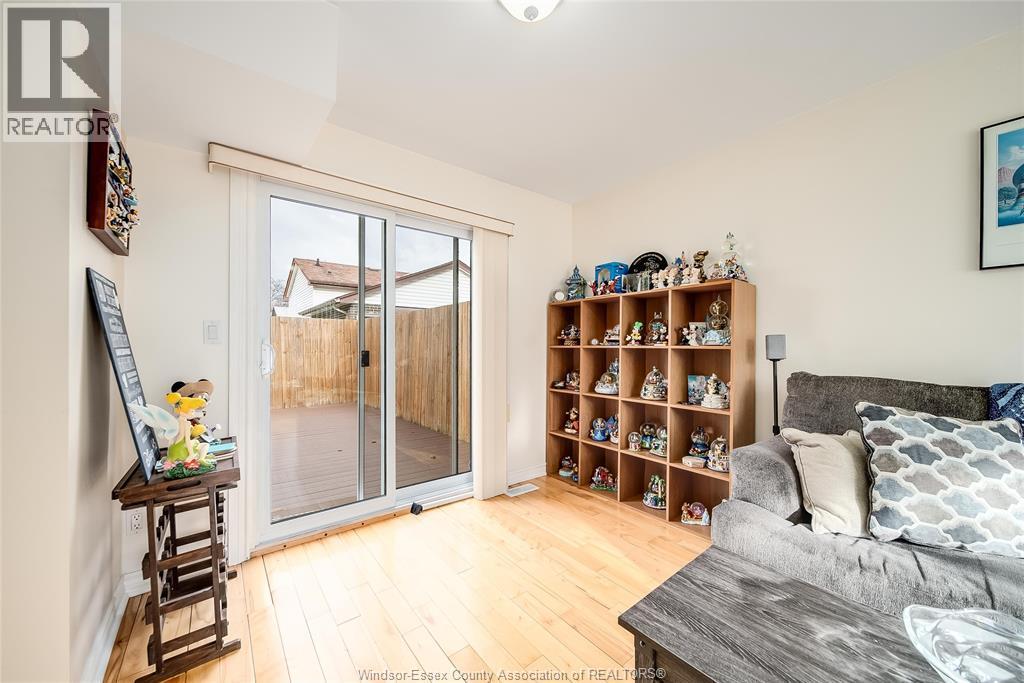 9318 Bayswater Court, Windsor, ON - Indoor