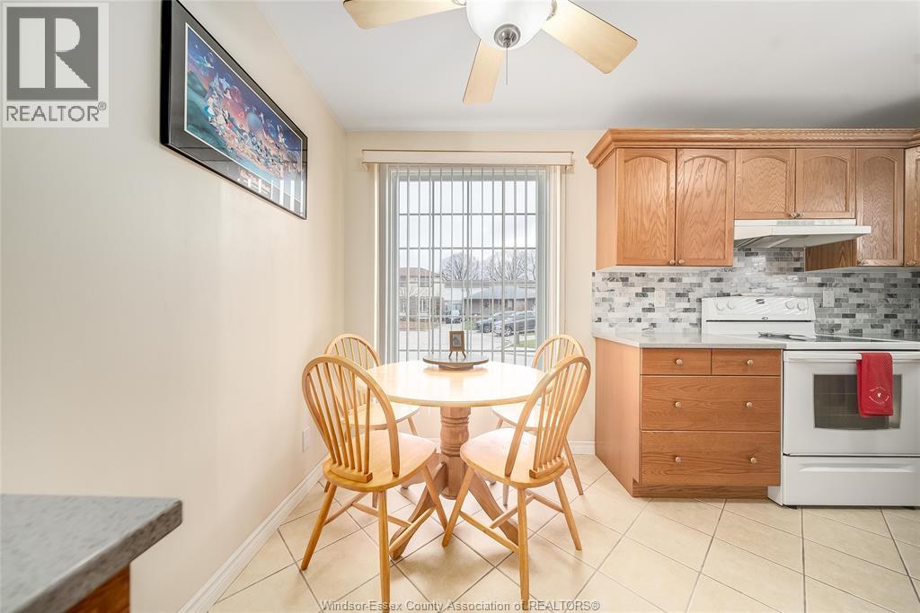 9318 Bayswater Court, Windsor, ON - Indoor