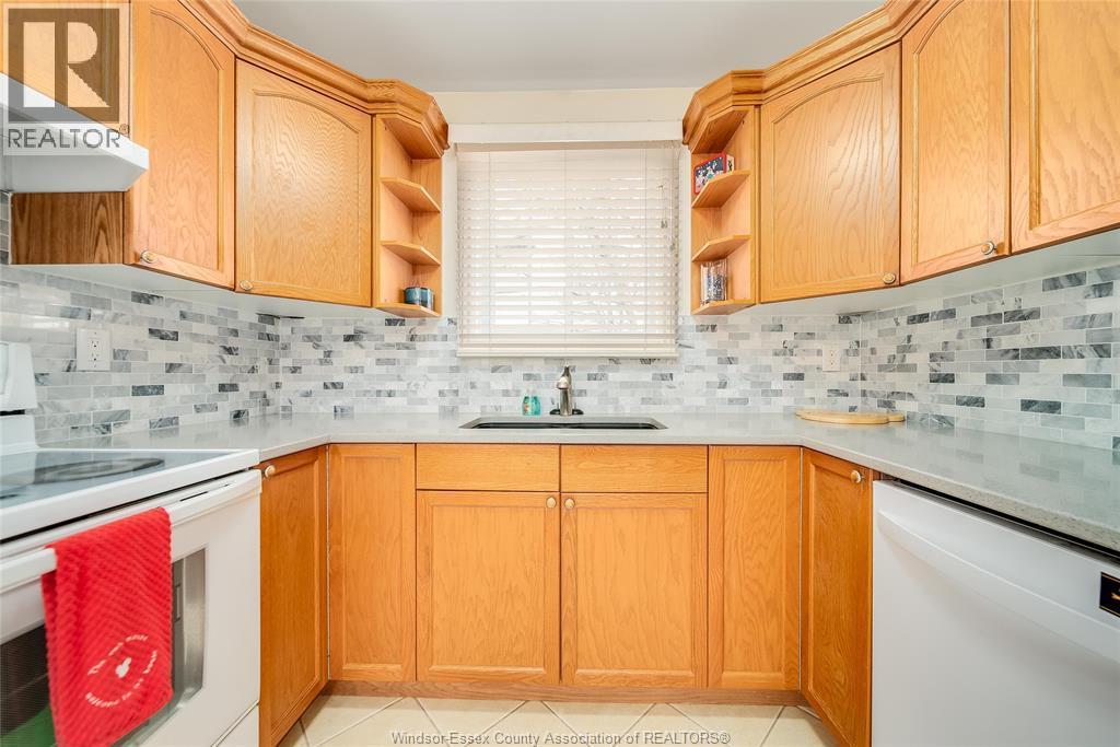 9318 Bayswater Court, Windsor, ON - Indoor Photo Showing Kitchen
