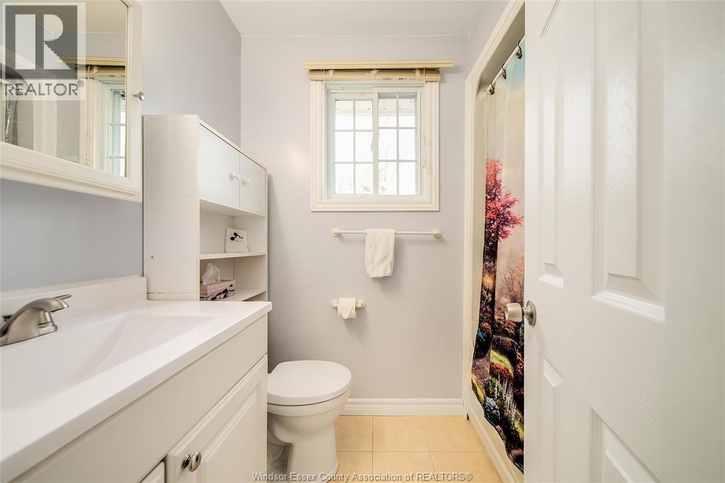 9318 Bayswater Court, Windsor, ON - Indoor Photo Showing Bathroom