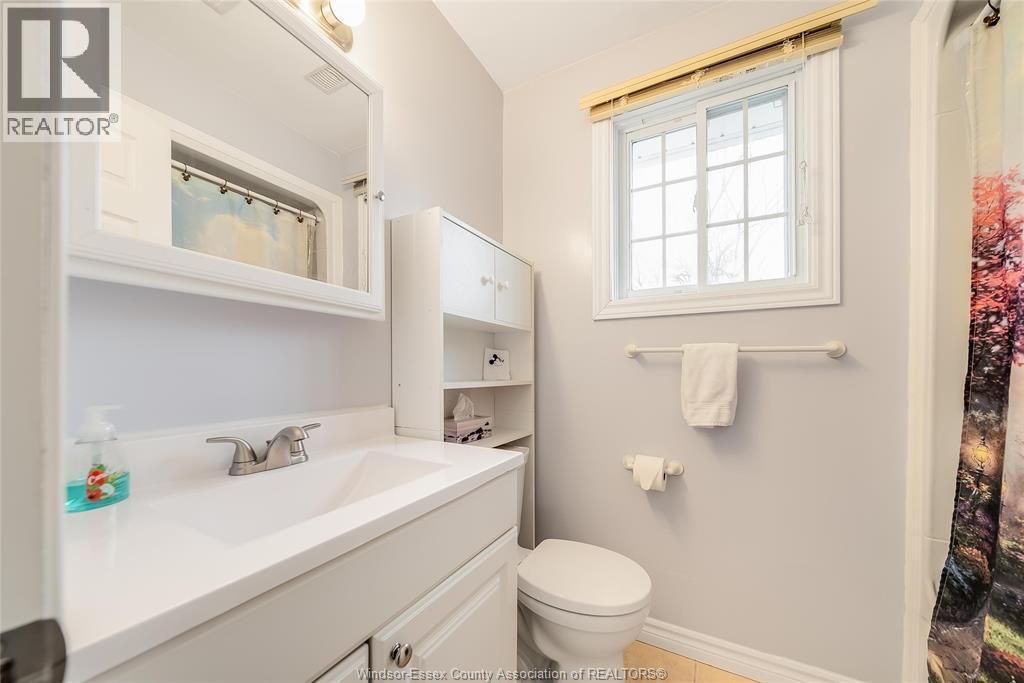9318 Bayswater Court, Windsor, ON - Indoor Photo Showing Bathroom