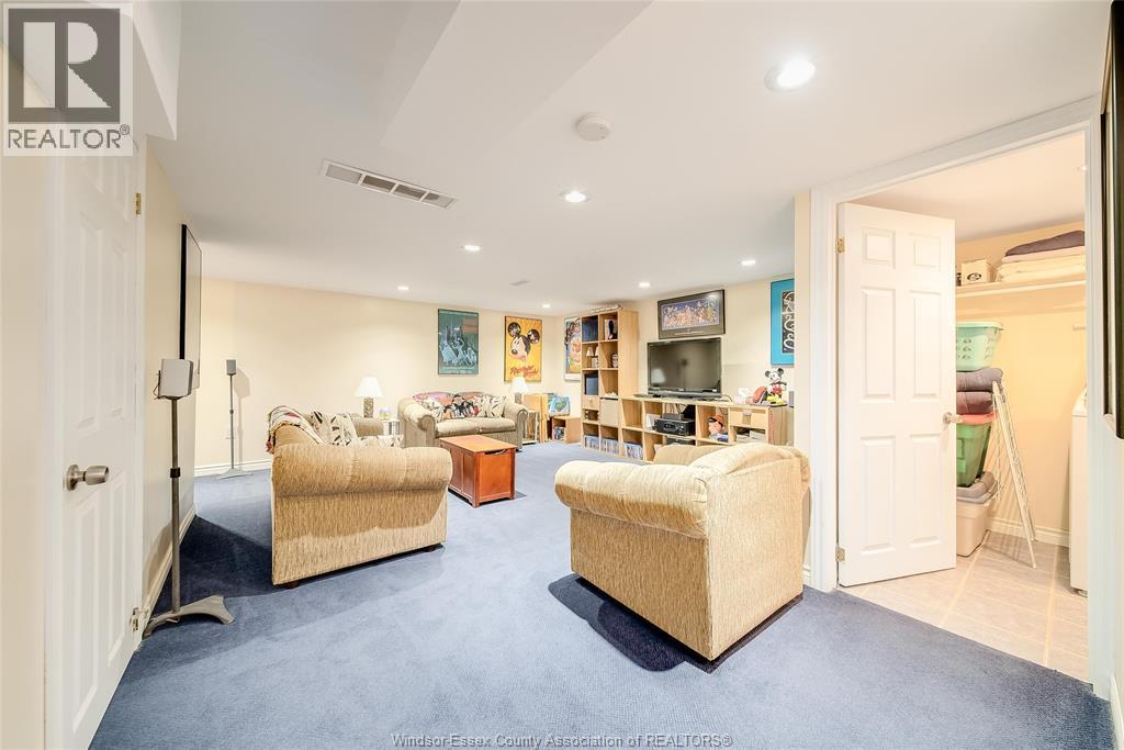 9318 Bayswater Court, Windsor, ON - Indoor