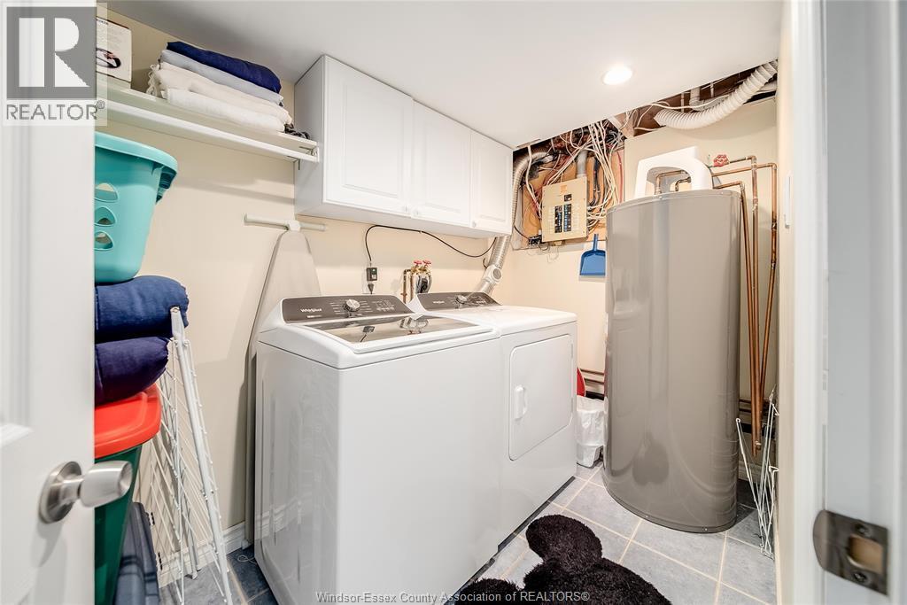 9318 Bayswater Court, Windsor, ON - Indoor Photo Showing Laundry Room