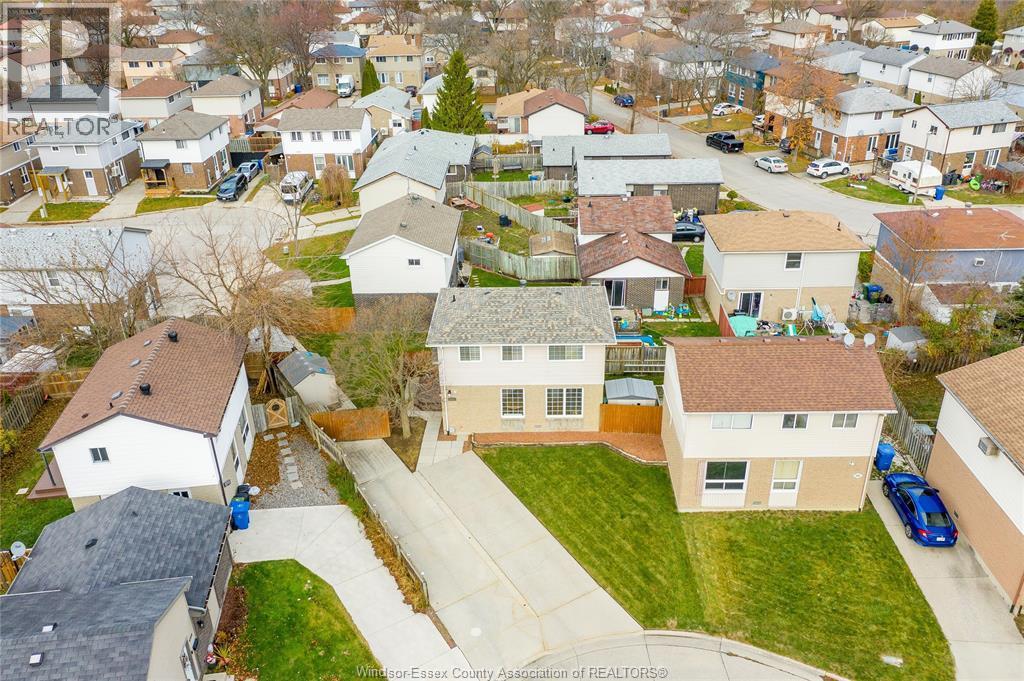 9318 Bayswater Court, Windsor, ON - Outdoor