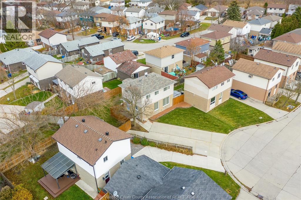 9318 Bayswater Court, Windsor, ON - Outdoor