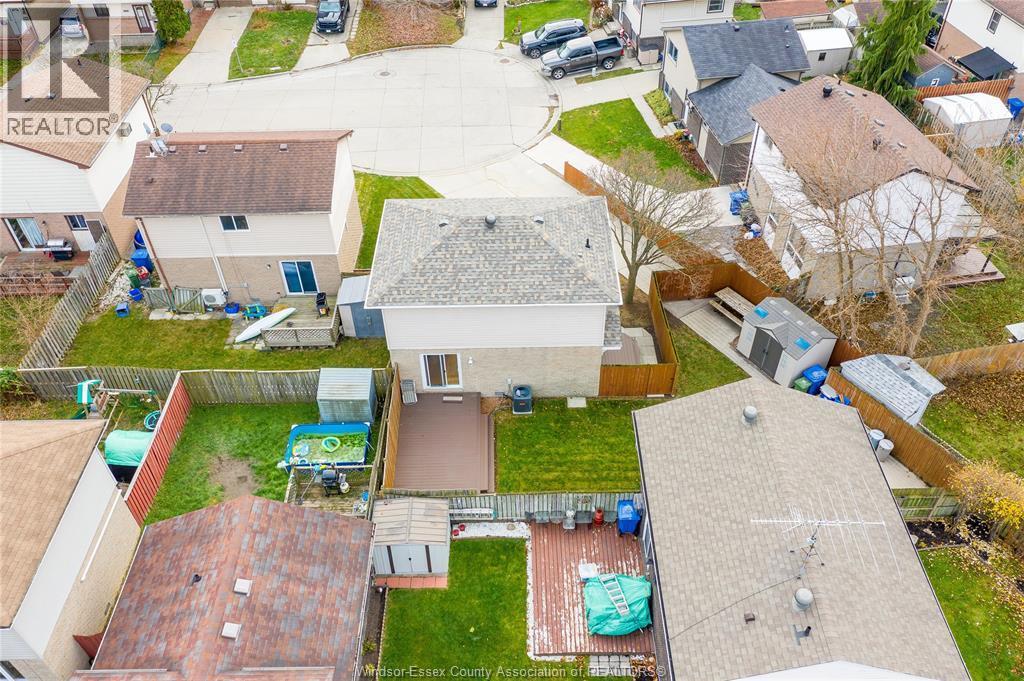 9318 Bayswater Court, Windsor, ON - Outdoor