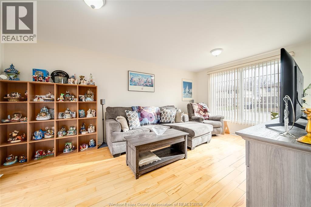 9318 Bayswater Court, Windsor, ON - Indoor