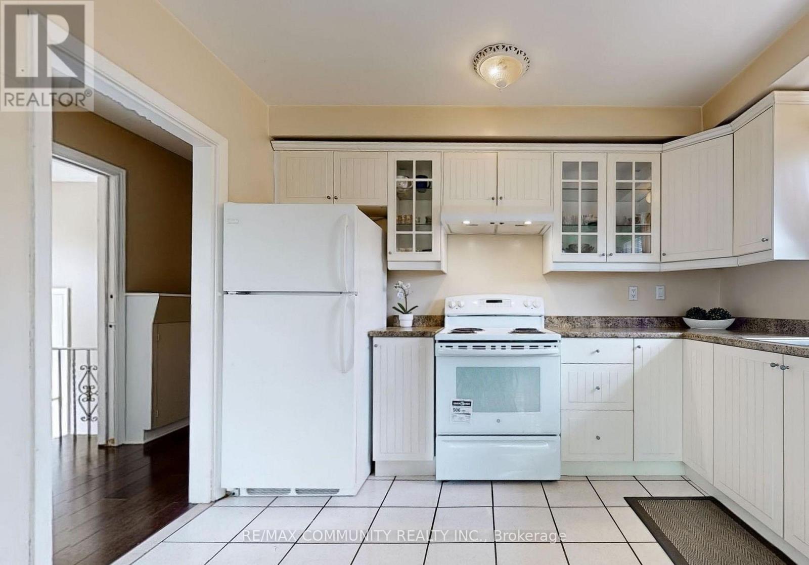Main - 1 Applefield Drive, Toronto, ON - Indoor Photo Showing Kitchen