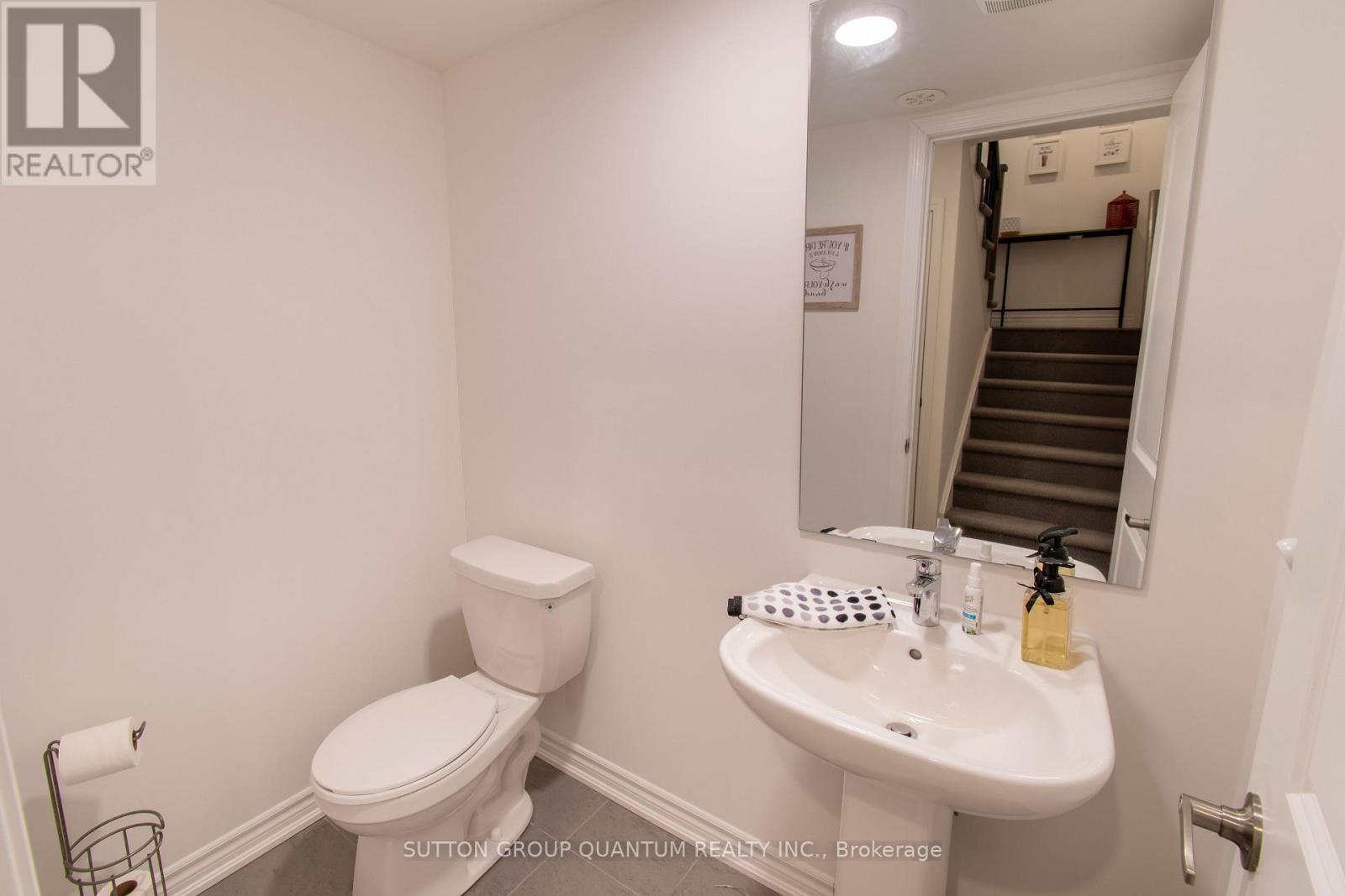 Main floor bathroom - 158 Elgin Street, Orillia, ON - Indoor Photo Showing Bathroom