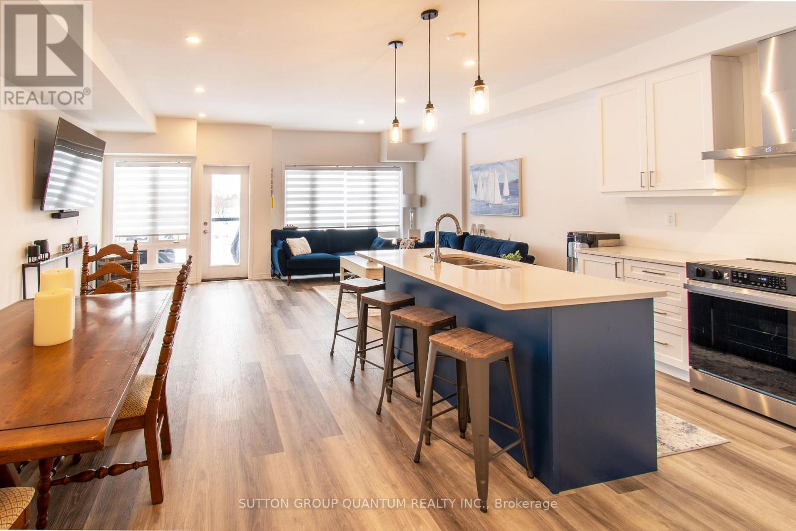 158 Elgin Street, Orillia, ON - Indoor Photo Showing Kitchen With Upgraded Kitchen