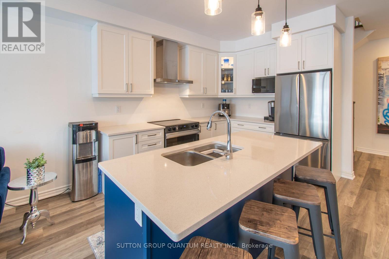 158 Elgin Street, Orillia, ON - Indoor Photo Showing Kitchen With Double Sink With Upgraded Kitchen