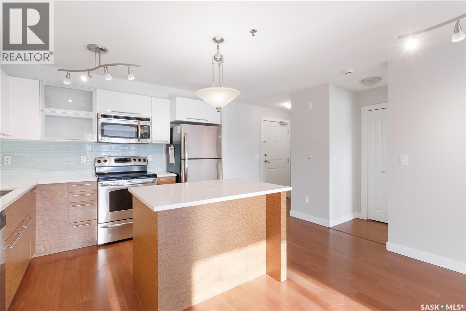 103C 415 Hunter Road, Saskatoon, SK - Indoor Photo Showing Kitchen With Double Sink With Upgraded Kitchen
