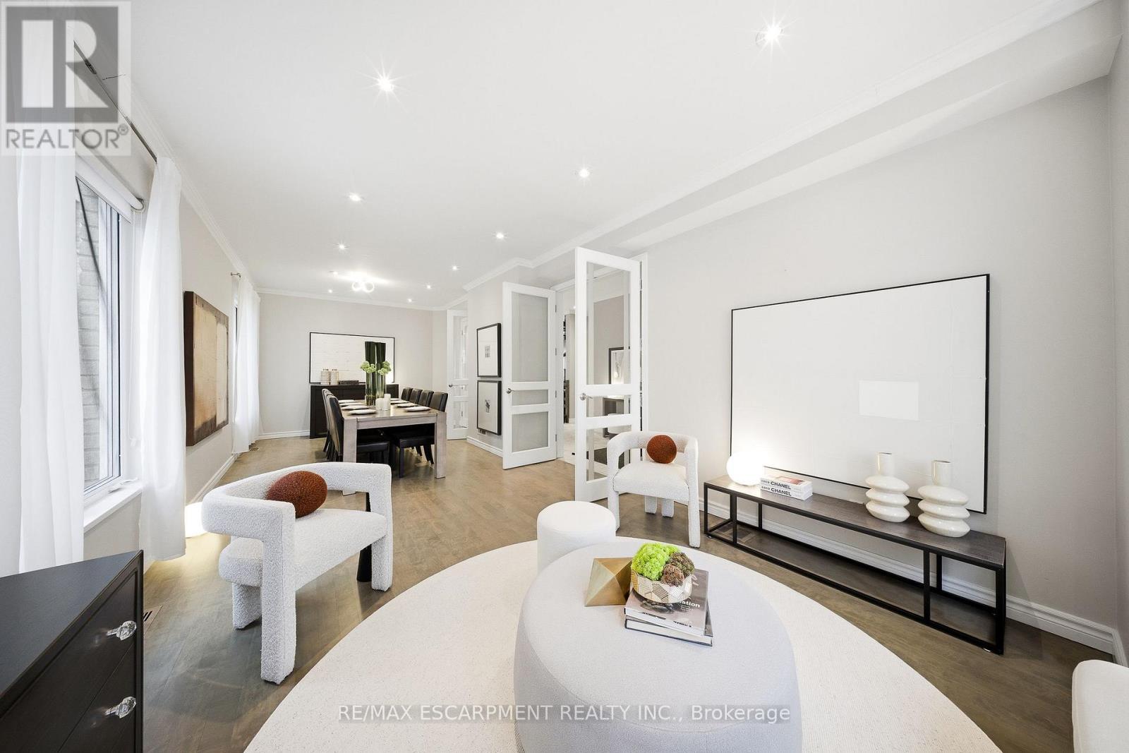 3205 Rolling Stone Court, Mississauga, ON - Indoor Photo Showing Living Room