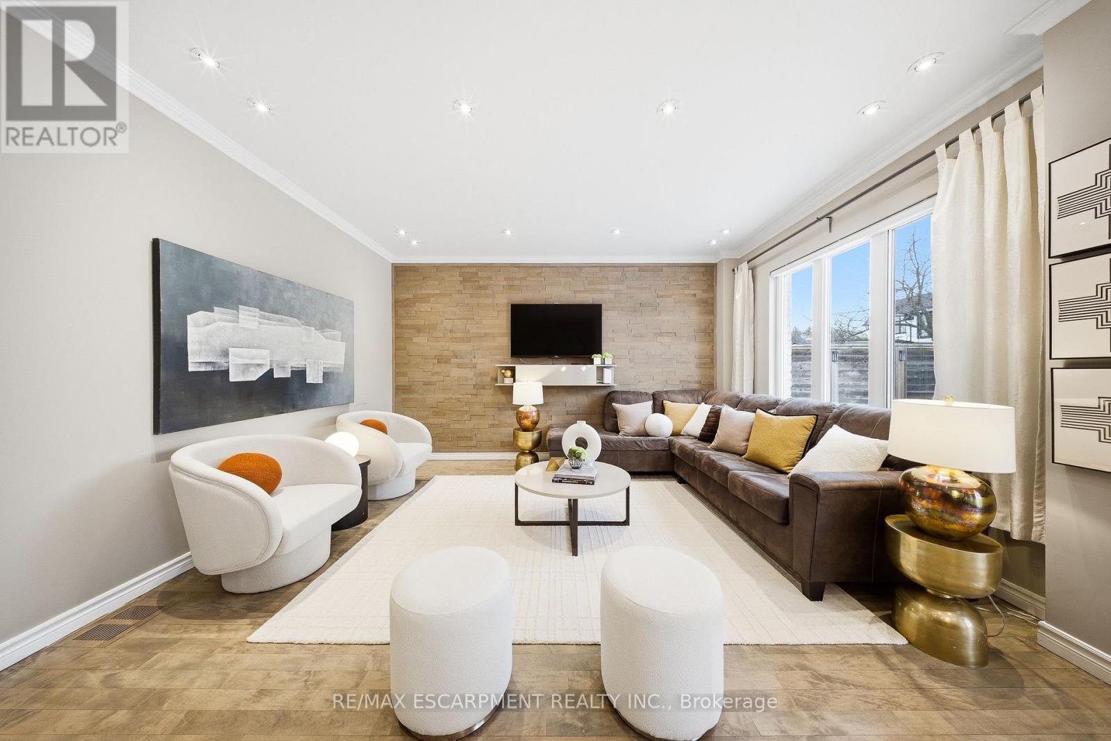 3205 Rolling Stone Court, Mississauga, ON - Indoor Photo Showing Living Room
