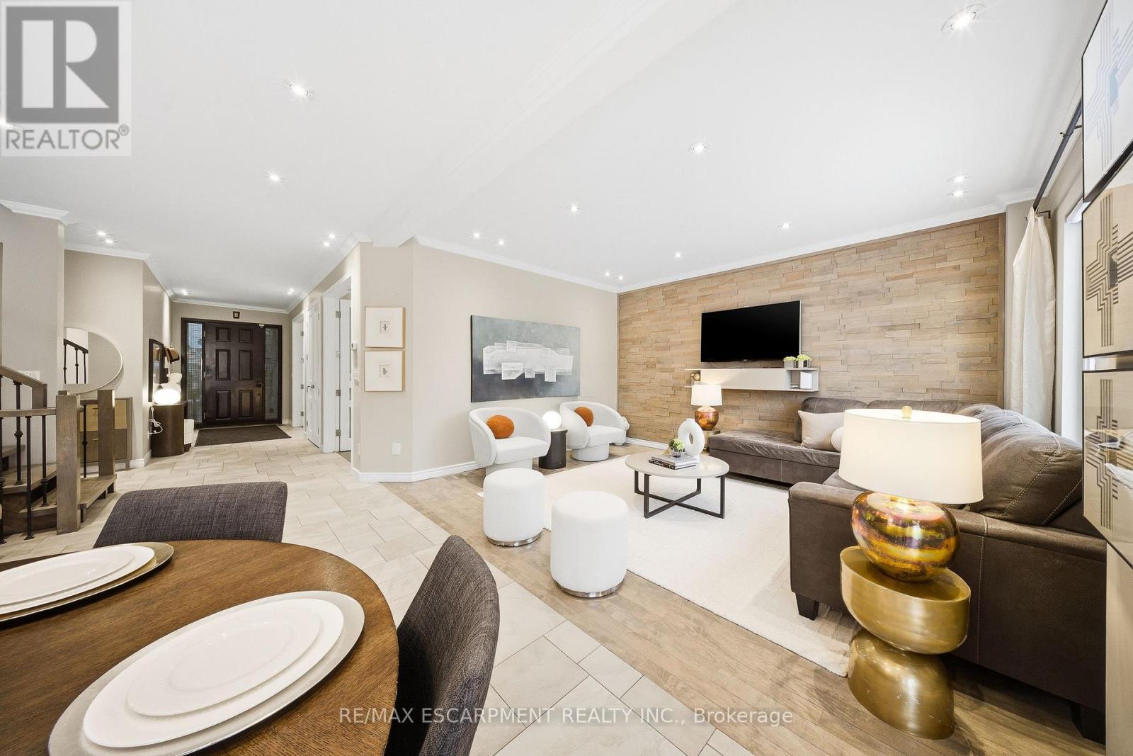 3205 Rolling Stone Court, Mississauga, ON - Indoor Photo Showing Living Room