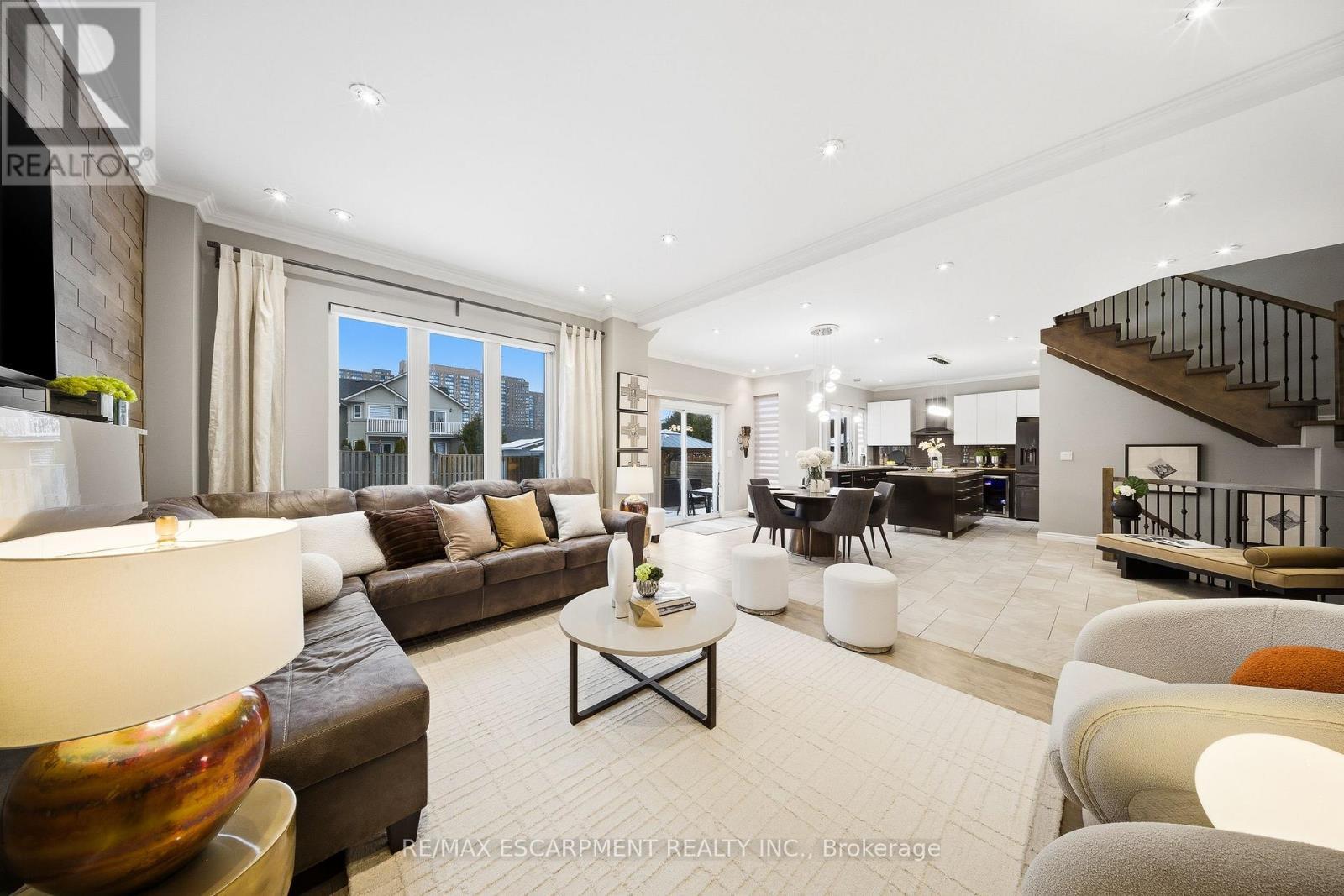 3205 Rolling Stone Court, Mississauga, ON - Indoor Photo Showing Living Room