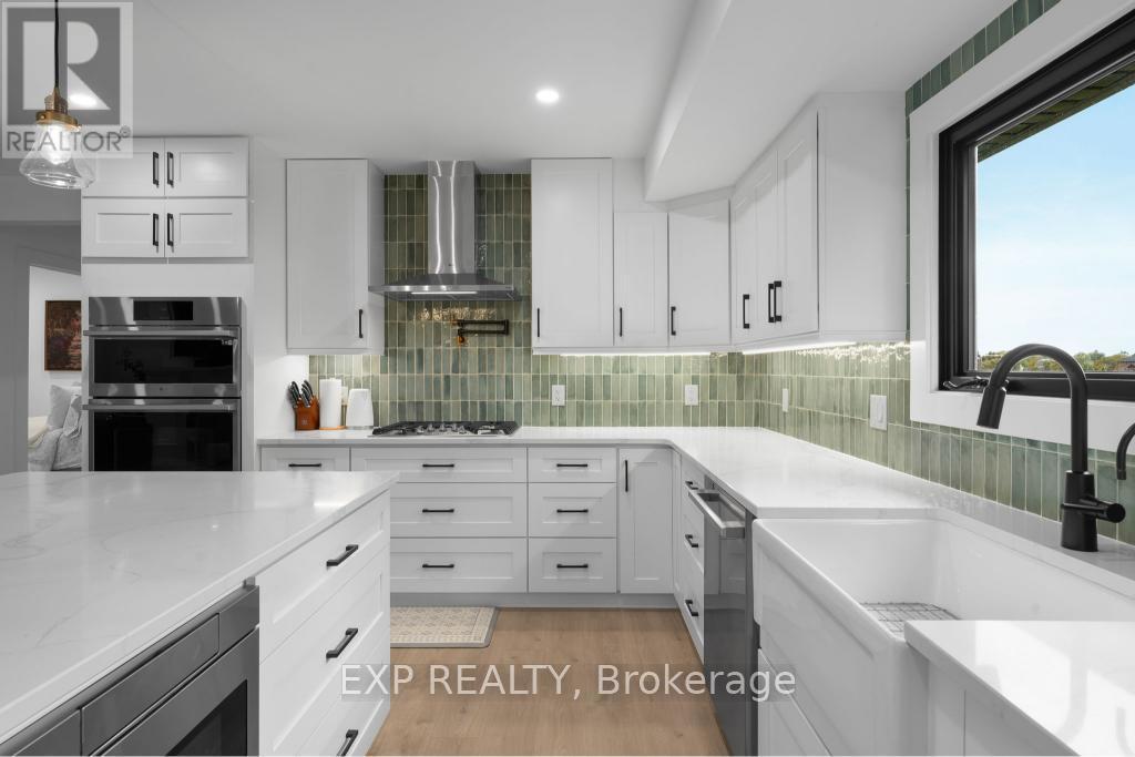 3169 King Street, Lincoln, ON - Indoor Photo Showing Kitchen With Upgraded Kitchen