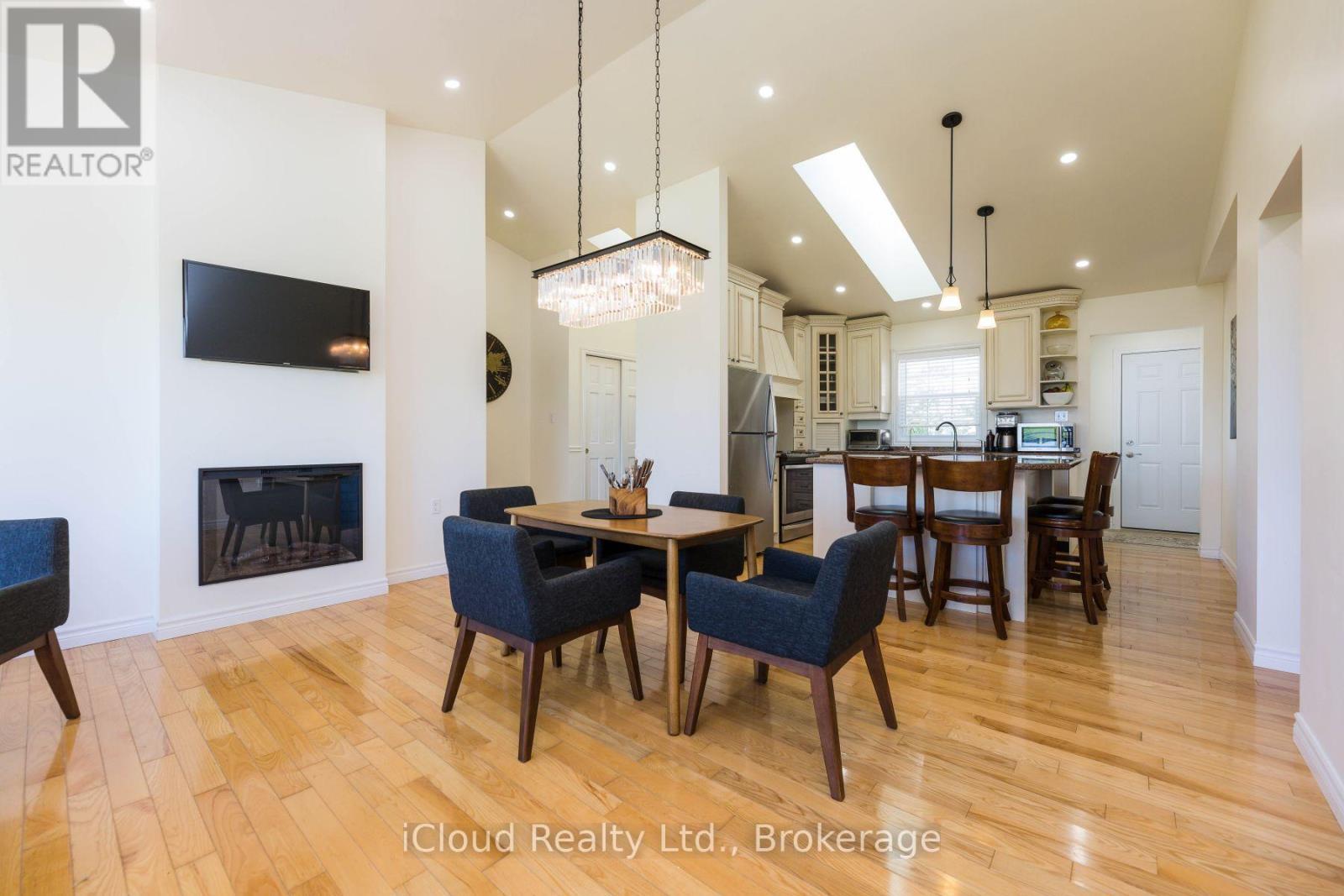 282303 Concession 4-5 Road, East Luther Grand Valley, ON - Indoor Photo Showing Dining Room