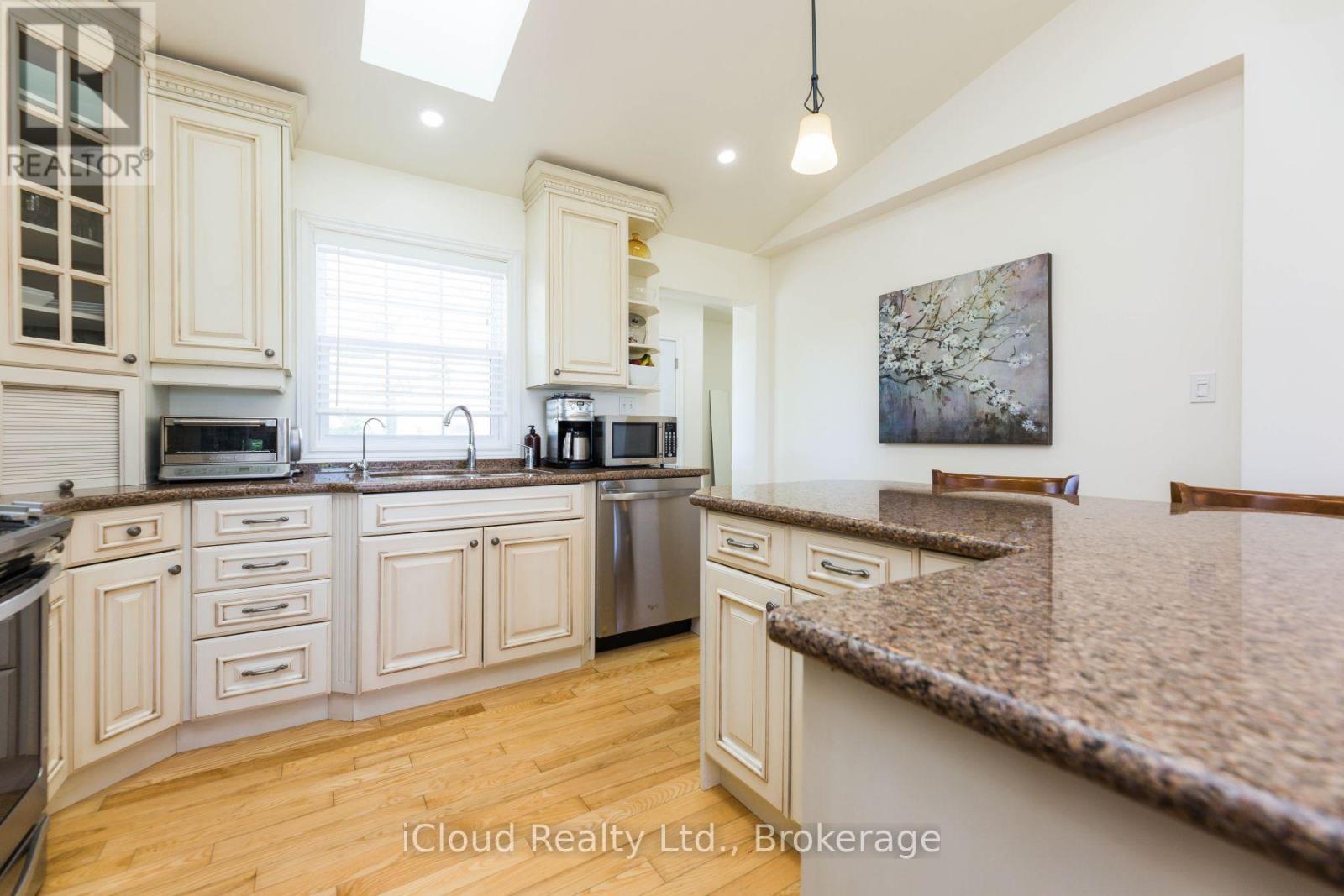 282303 Concession 4-5 Road, East Luther Grand Valley, ON - Indoor Photo Showing Kitchen