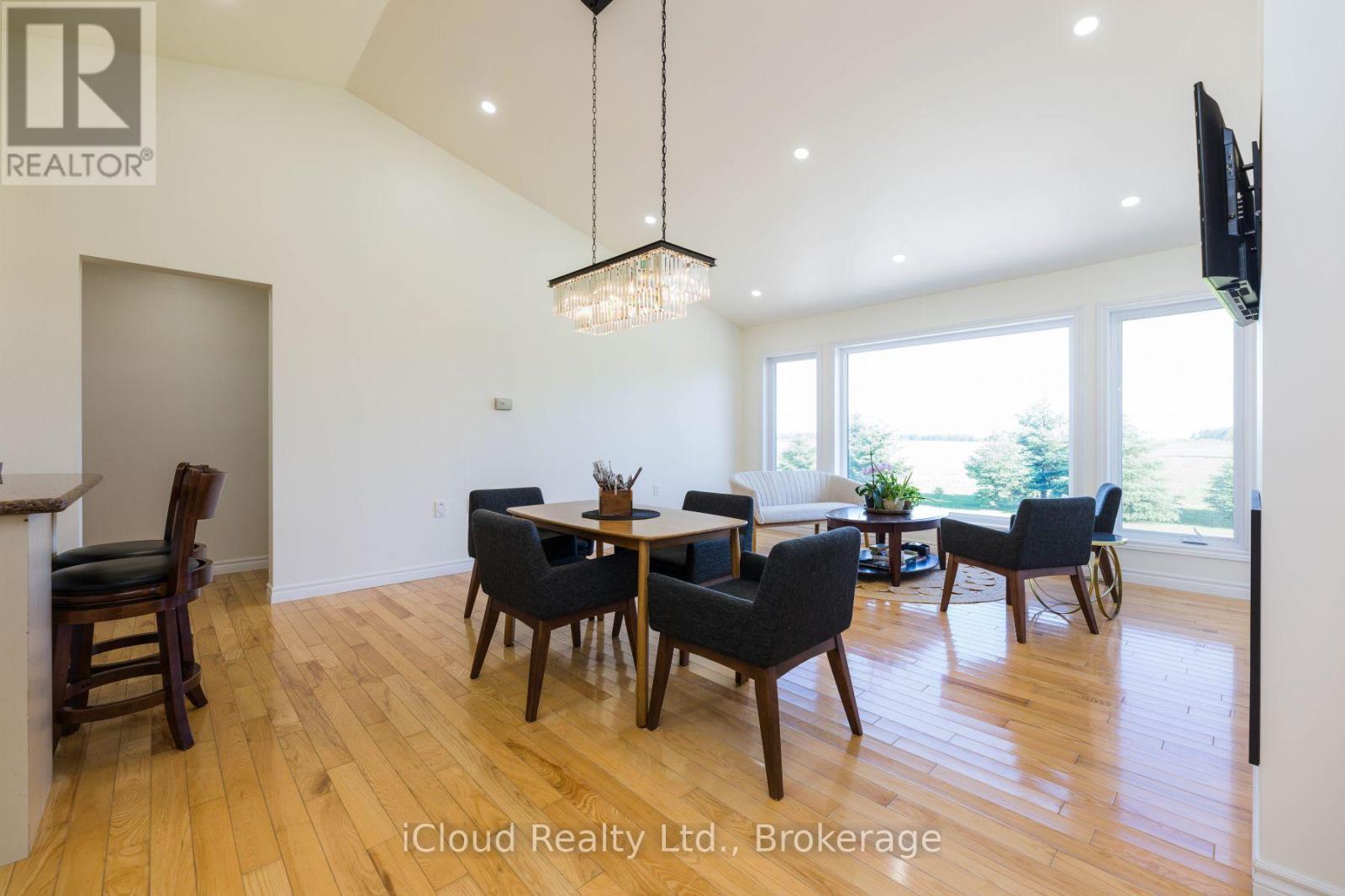 282303 Concession 4-5 Road, East Luther Grand Valley, ON - Indoor Photo Showing Dining Room