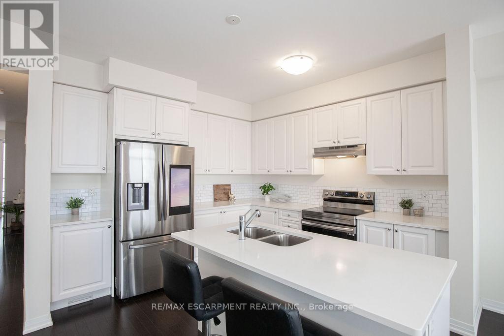 66 Freedom Crescent, Hamilton, ON - Indoor Photo Showing Kitchen With Stainless Steel Kitchen With Double Sink With Upgraded Kitchen