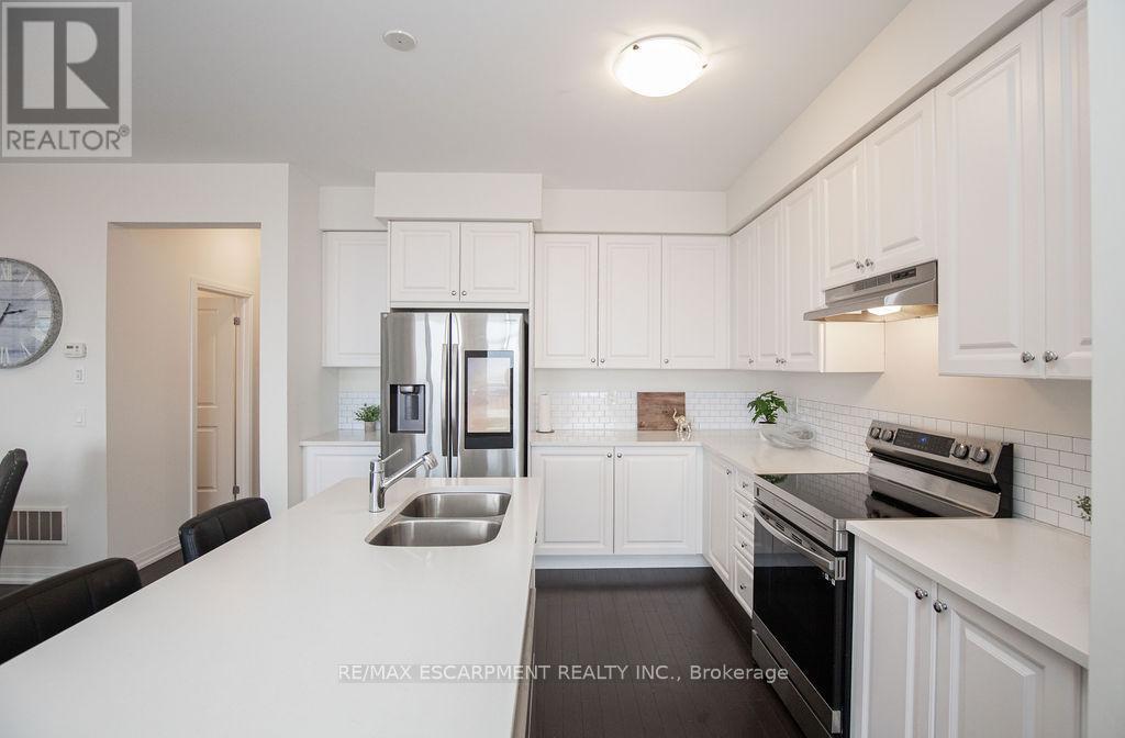 66 Freedom Crescent, Hamilton, ON - Indoor Photo Showing Kitchen With Stainless Steel Kitchen With Double Sink With Upgraded Kitchen