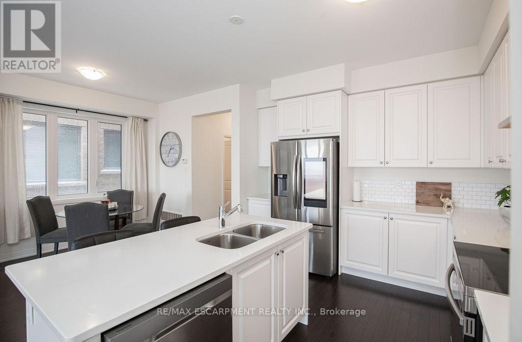 66 Freedom Crescent, Hamilton, ON - Indoor Photo Showing Kitchen With Stainless Steel Kitchen With Double Sink With Upgraded Kitchen